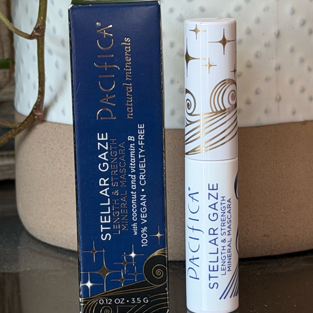 Pacifica Stellar Gaze Length & Strength Mineral Mascara